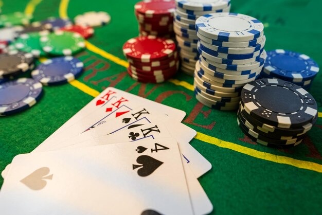 AduQ card game table on berlin303 showing player seats and betting interface